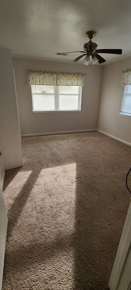 More Photos Of 1001 Blackhaw St, Houston Office Residential For Sale