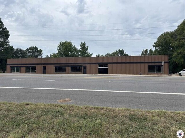 More Photos Of 4210 E 9th St, Texarkana Freestanding For Sale