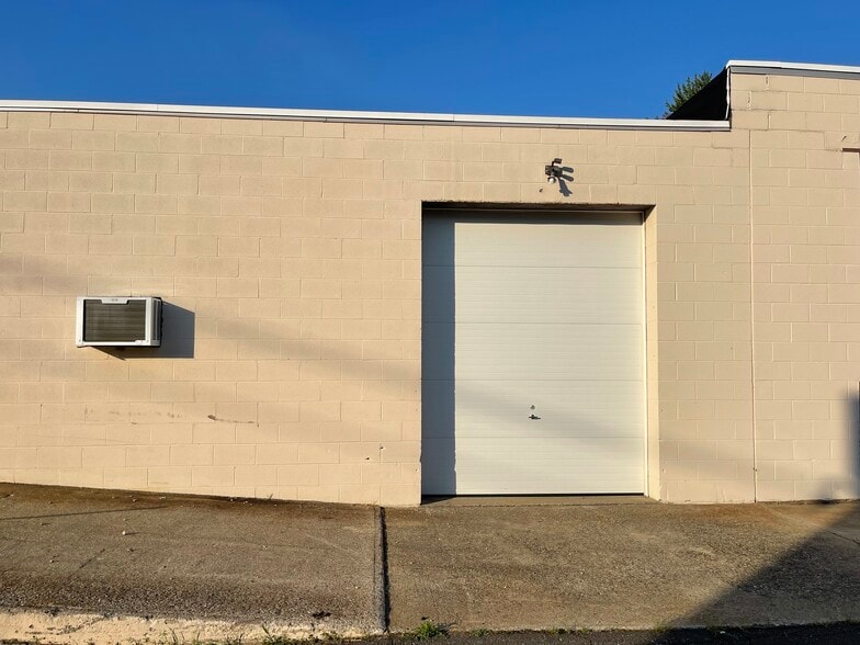 More Photos Of 53 Ramah Cir S, Agawam Warehouse For Lease