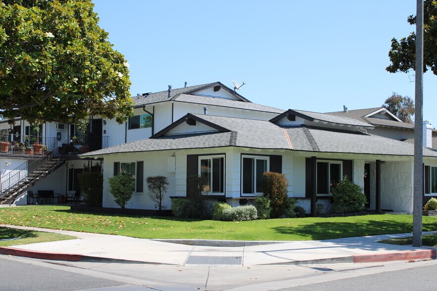 More Photos Of 2321 E Omega Ave, Anaheim Apartments For Sale
