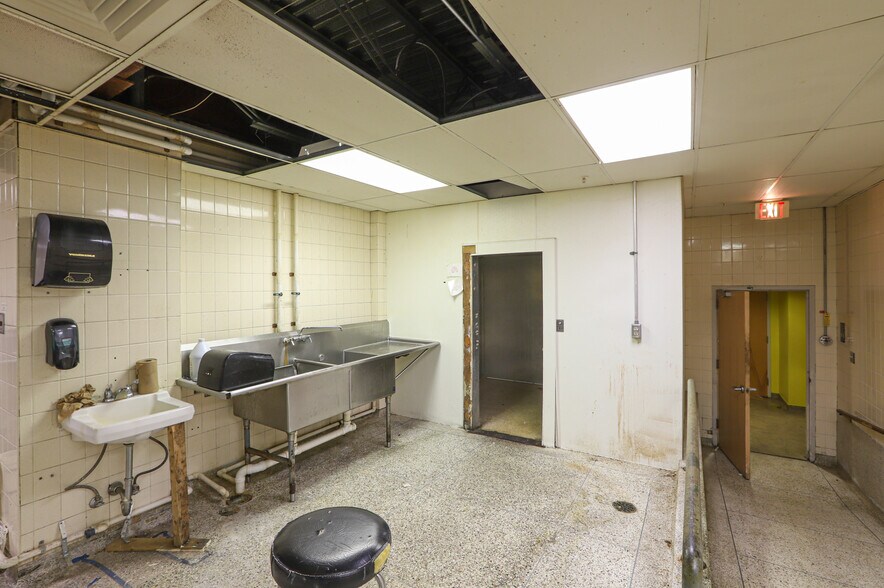 More Photos Of 184 Salem Ave, Dayton Office Residential For Lease