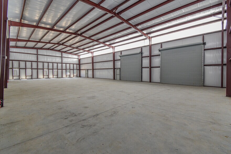 More Photos Of 315 Industrial Park Blvd, Willis Light Manufacturing For Sale