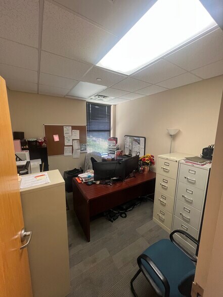 More Photos Of 1310 Centerpoint Blvd, Knoxville Medical For Sale