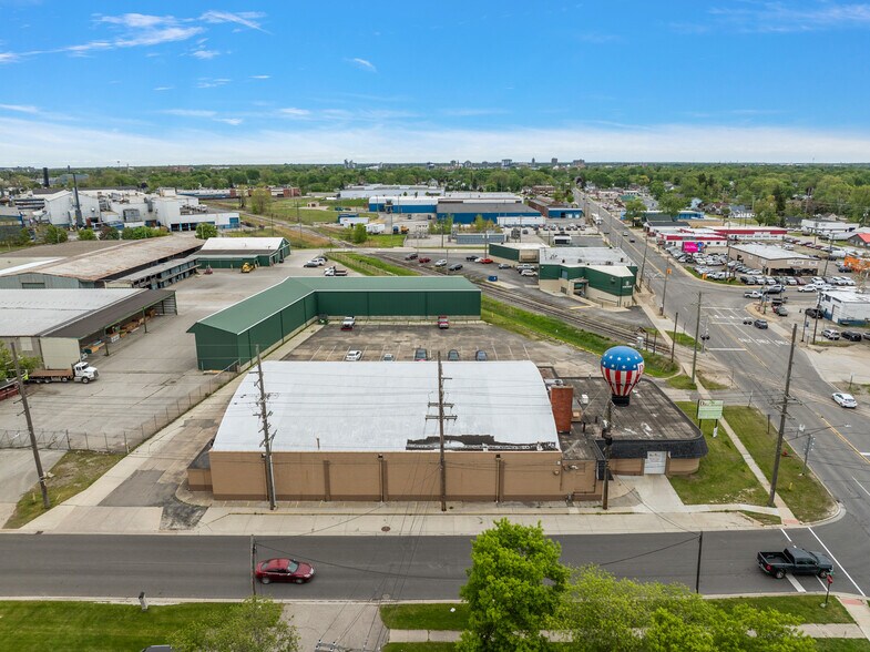 More Photos Of 2419 Lapeer Rd, Port Huron General Retail For Sale