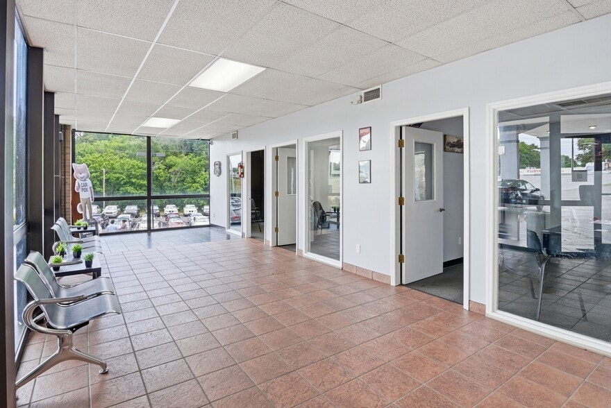More Photos Of 325 W Dixon Blvd, Shelby Unknown For Lease