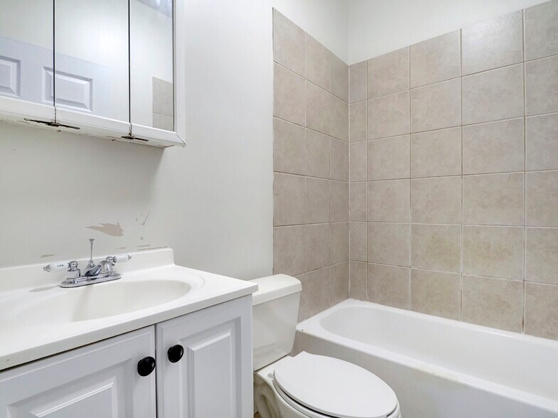 More Photos Of 81 Auburn St, Paterson Apartments For Sale