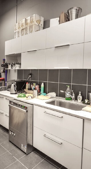 More Photos Of 902 9 Ave SE, Calgary Apartments For Sale