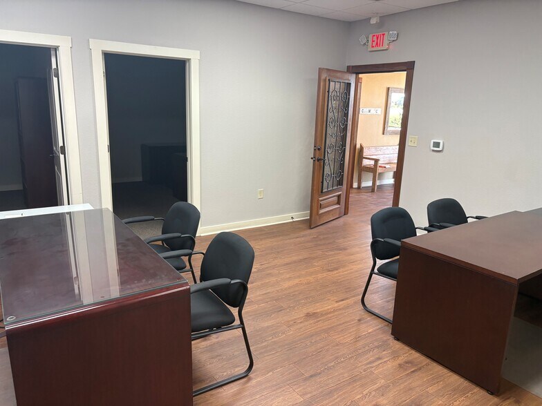 More Photos Of 611 W Tx-340-loop, Woodway Office For Lease