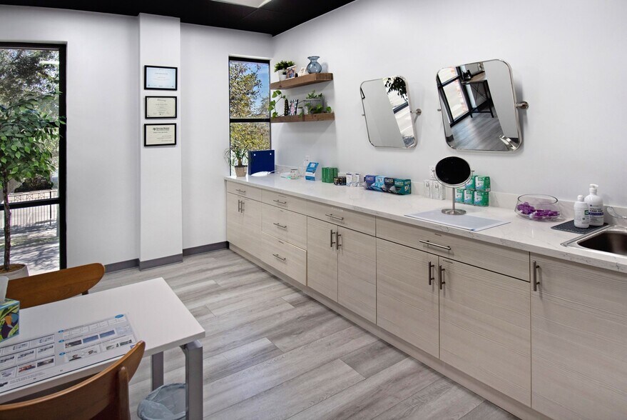 More Photos Of 841 Yale St, Houston Medical For Sale