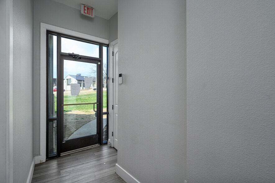 More Photos Of 1701 N US Highway 75, Sherman Medical For Lease