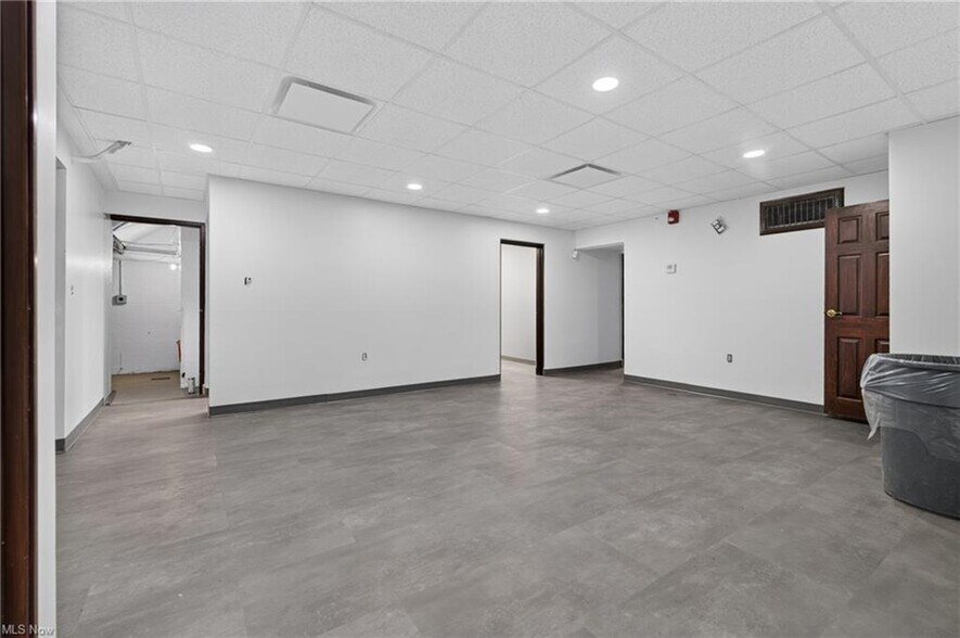 More Photos Of 4140 Market St, Youngstown Medical For Sale