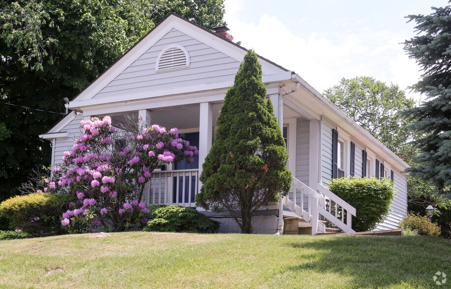 Primary Photo Of 9233 SR 14, Streetsboro Medical For Sale