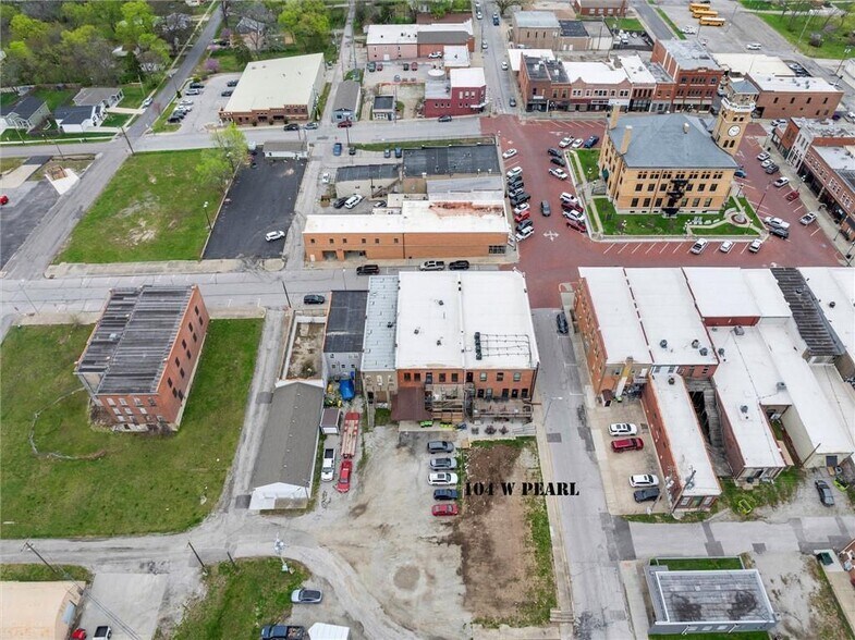 More Photos Of 104-106 W Pearl St, Harrisonville Freestanding For Sale
