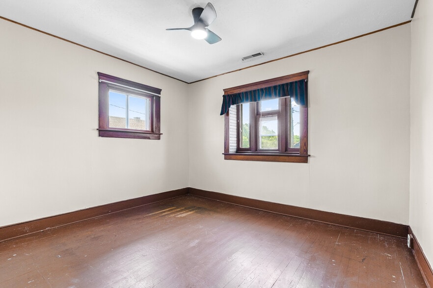 More Photos Of 15522 Madison Ave, Lakewood General Retail For Sale
