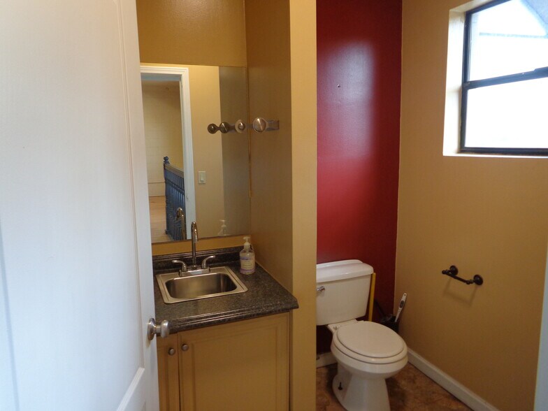 More Photos Of 3536 Foothill Blvd, La Crescenta Freestanding For Lease