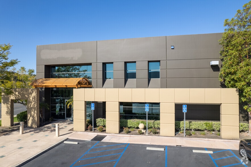 More Photos Of 25901 Commercentre Dr, Lake Forest Warehouse For Lease