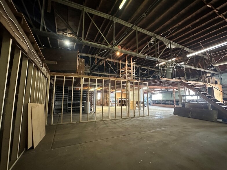 More Photos Of 205 E Green St, Clinton Storefront For Sale