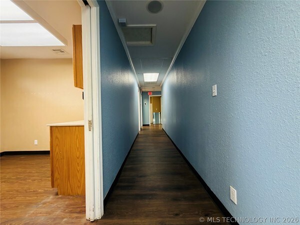 More Photos Of 1002 E Cherry St, Cushing Medical For Sale