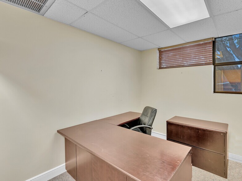 More Photos Of 4699 Nob Hill Rd, Sunrise Medical For Sale