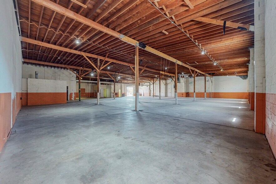More Photos Of 1823 Commercial St NE, Albuquerque Warehouse For Sale