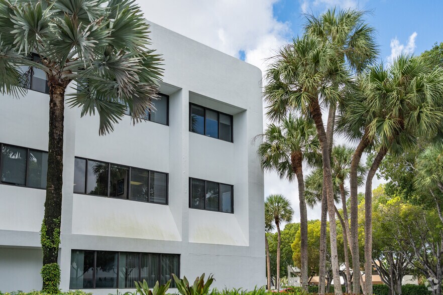 More Photos Of 1800 NW Corporate Blvd, Boca Raton Office For Lease