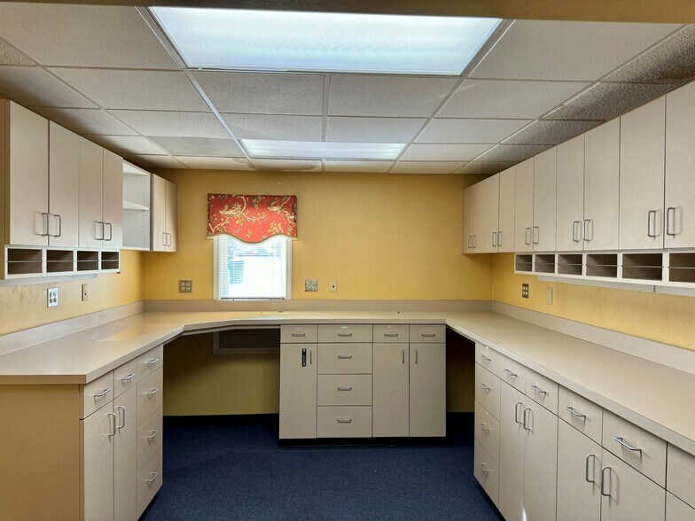 More Photos Of 400 Mocksville Ave, Salisbury Medical For Sale