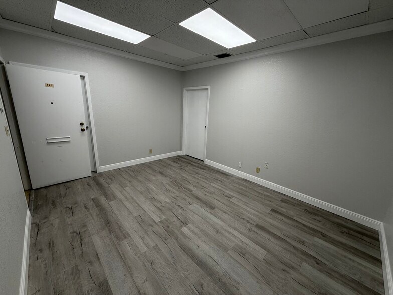 More Photos Of 7831-7865 W Sample Rd, Coral Springs General Retail For Lease