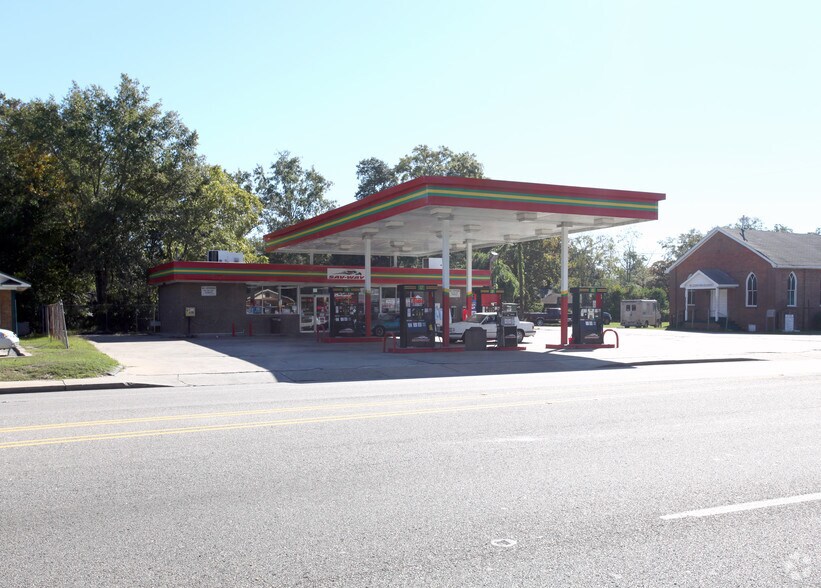 More Photos Of 604 Church St, Conway Convenience Store For Sale