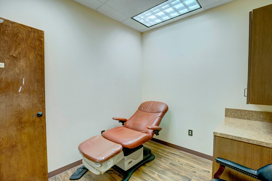 More Photos Of 7711 San Jacinto Pl, Plano Medical For Lease