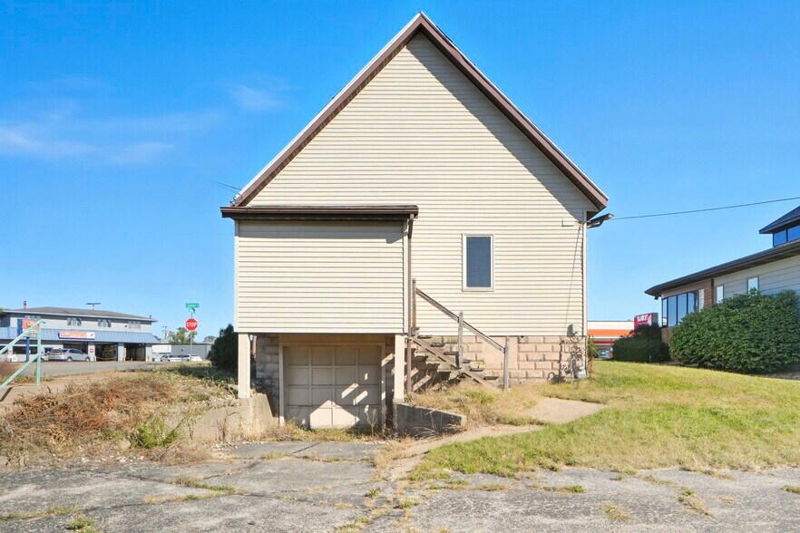 More Photos Of 1804 E Center St, Warsaw Loft Creative Space For Sale