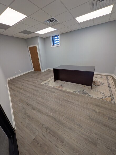 More Photos Of 115 S Main St, Hopewell Freestanding For Lease