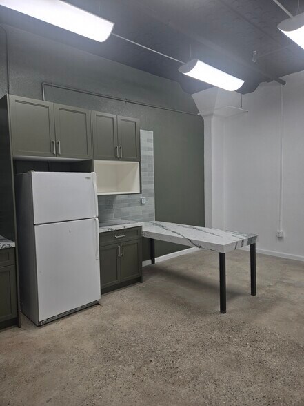 More Photos Of 4500 District Blvd, Vernon Manufacturing For Lease