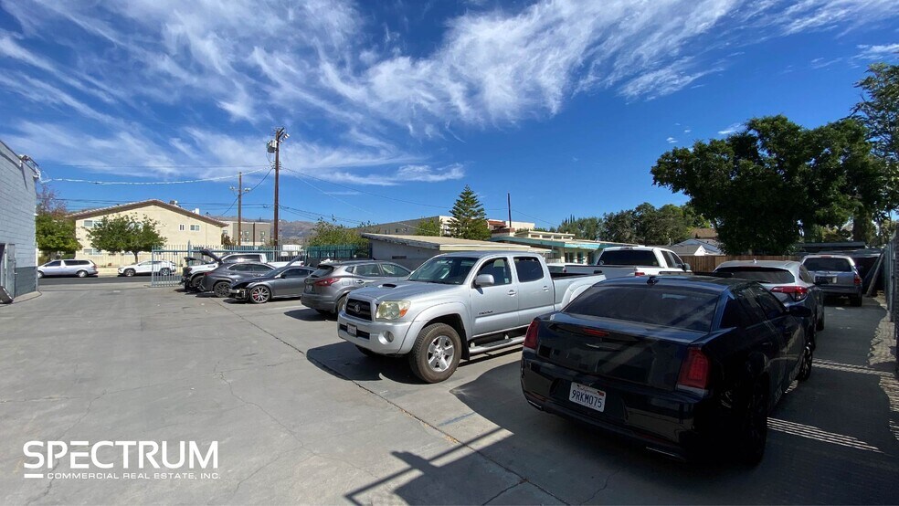 More Photos Of 10140-10158 Canoga Ave, Chatsworth Service For Lease