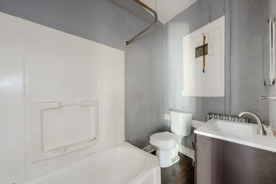 More Photos Of 5447-5459 Park Heights Ave, Baltimore Storefront Retail Residential For Sale