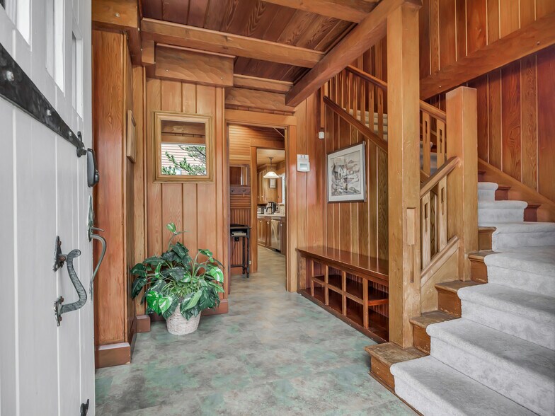 More Photos Of 1021 Promenade, Seaside Specialty For Sale