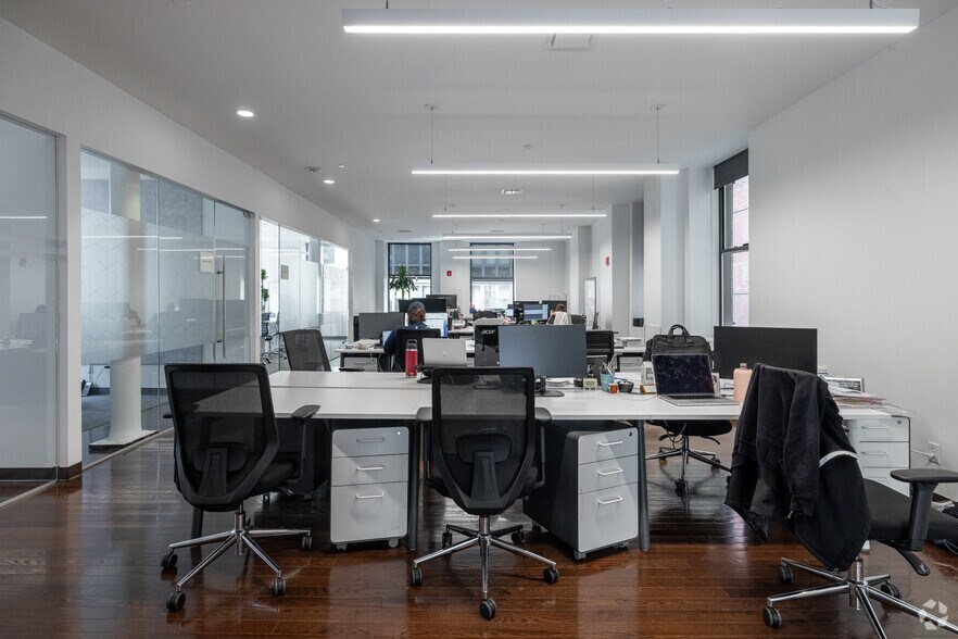 More Photos Of 156 Fifth Ave, New York Coworking Space