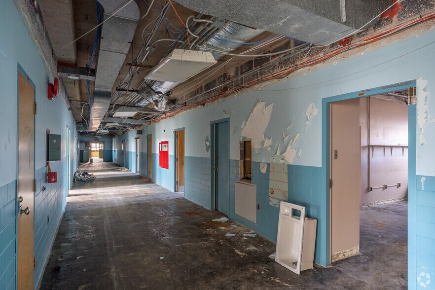 More Photos Of 101 Broad St, Ashland Hospital For Sale