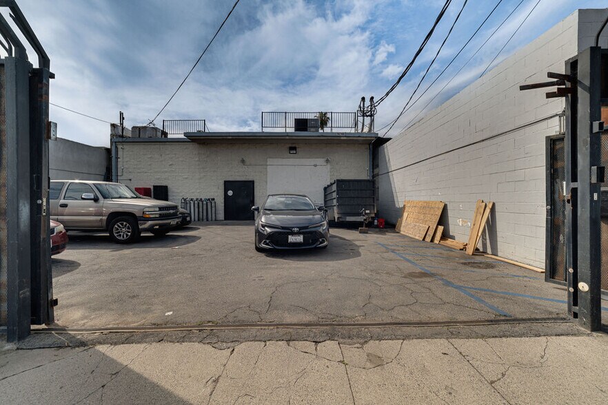More Photos Of 14748 Keswick St, Van Nuys Warehouse For Sale