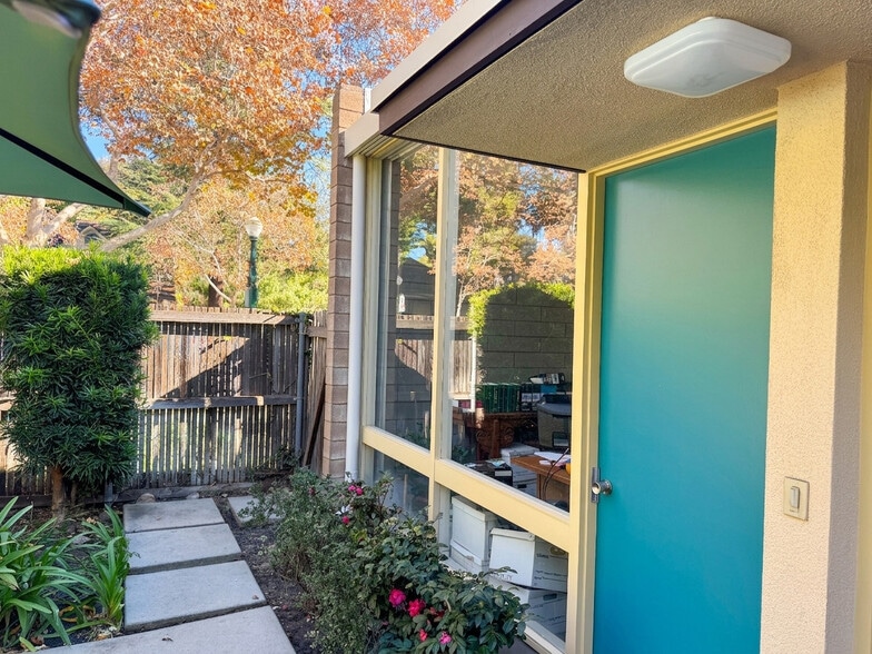 More Photos Of 319 Harvard Ave, Claremont Office For Sale