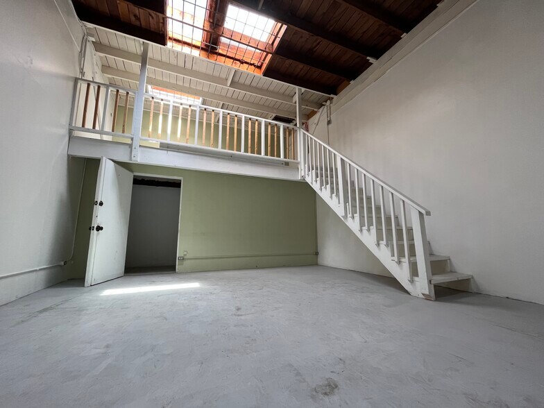 More Photos Of 3037-3039 Myrtle St, Oakland Office For Sale