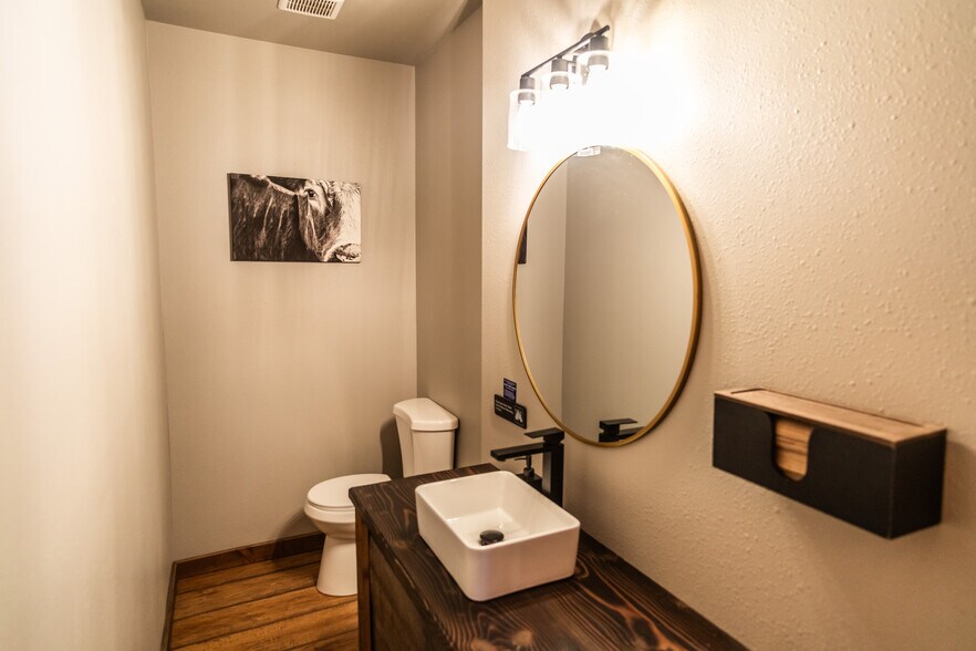 More Photos Of 152 Johnson Ave, Orofino Bar For Lease