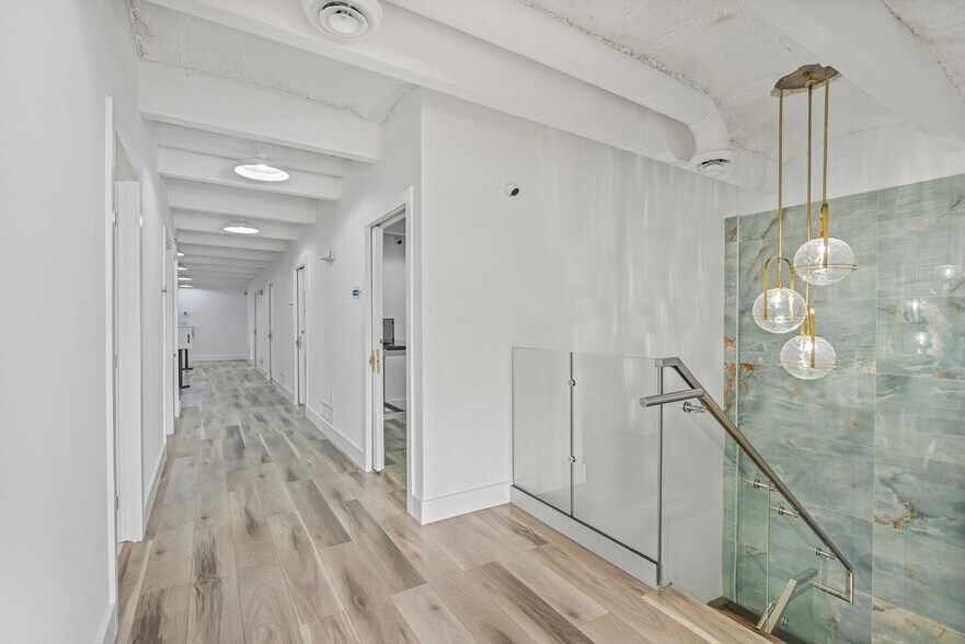 More Photos Of 2075-2129 W 76th St, Hialeah Showroom For Lease