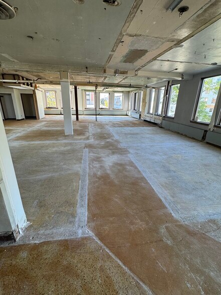 More Photos Of 124 N Adams St, Green Bay Office For Lease