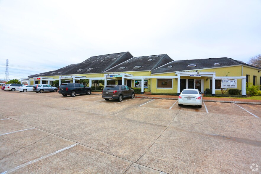 More Photos Of 17300 Saturn Ln, Houston Medical For Lease