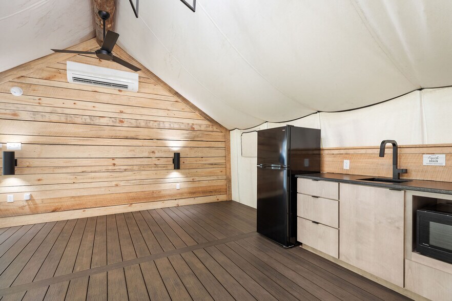 More Photos Of 26995 Reel Ln, Shell Knob Hotel For Sale