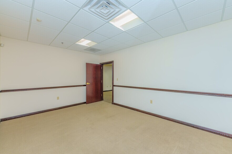 More Photos Of 10 Maxwell Dr, Clifton Park Medical For Lease