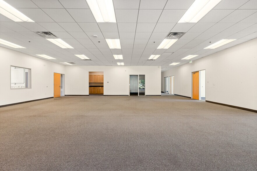 More Photos Of 21329 Nordhoff St, Chatsworth Distribution For Lease