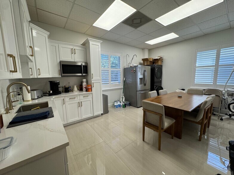 More Photos Of 15429 N Florida Ave, Tampa Medical For Lease