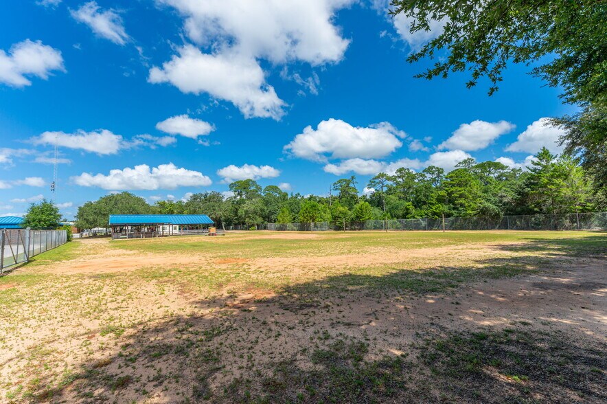 More Photos Of 320 E Miracle Strip Pky, Mary Esther General Retail For Sale