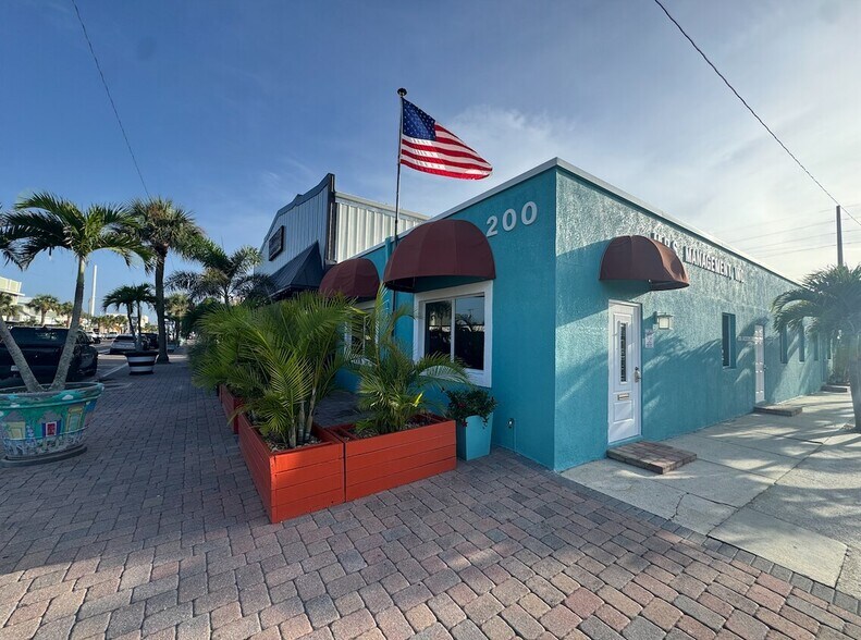 More Photos Of 222 N 1st St, Cocoa Beach General Retail For Sale